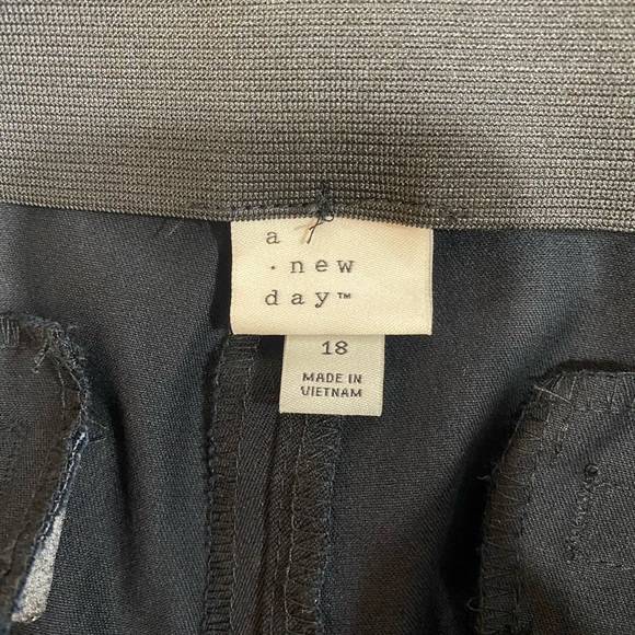 A New Day Black High Rise Cropped Flair Pull On Pants size 18 - Picture 8 of 9